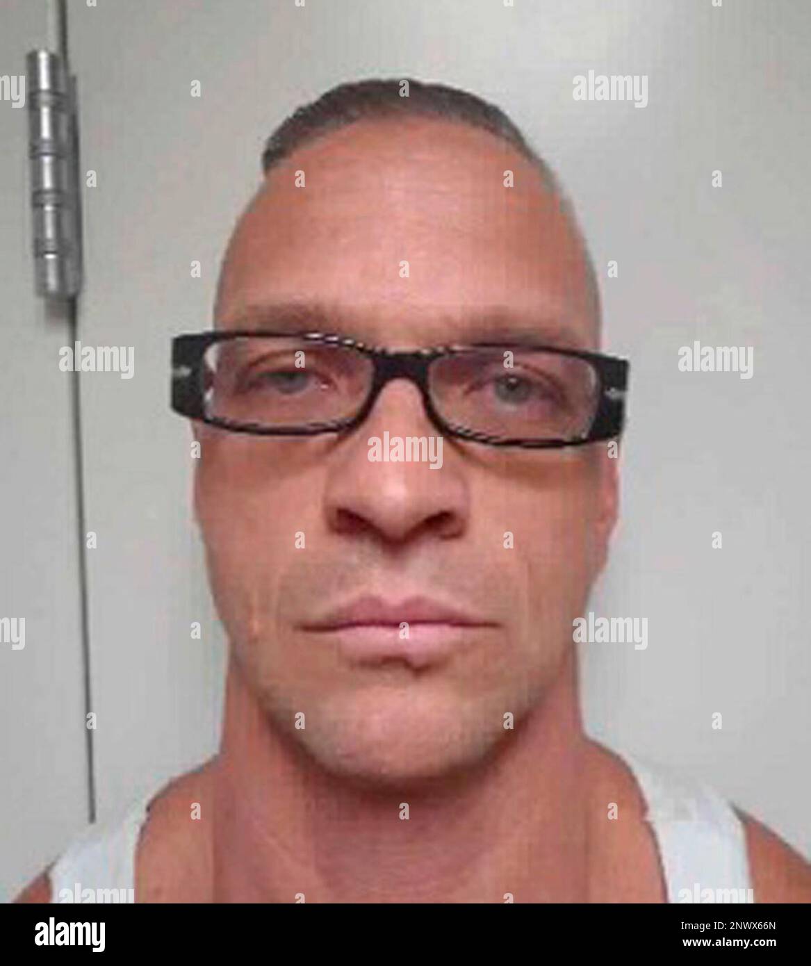 FILE - This undated file photo provided by Nevada Department of Corrections photo shows death row inmate Scott Raymond Dozier, who was convicted in 2007 of robbing, killing and dismembering a 22-year-old man in Las Vegas, and was convicted in Arizona in 2005 of another murder and dismemberment near Phoenix. A maker of the powerful synthetic opioid fentanyl has joined a bid to block Nevada from using its product in the first execution in the state in more than 12 years. Over objections from a state attorney, Hikma Pharmaceuticals USA won permission in court on Monday, July 30, 2018, to interven Stockfoto