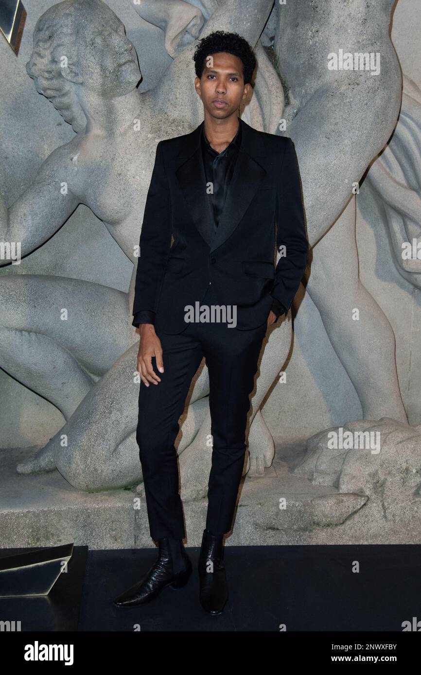 Tyler Mitchell nimmt am 28. Februar 2023 im Rahmen der Paris Fashion Week an der Herbstshow Saint Laurent Womenswear 2023-2024 Teil. Foto: Aurore Marechal/ABACAPRESS.COM Stockfoto