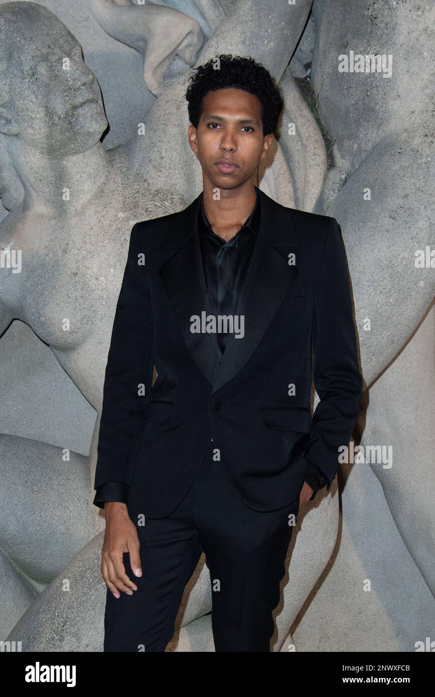 Tyler Mitchell nimmt am 28. Februar 2023 im Rahmen der Paris Fashion Week an der Herbstshow Saint Laurent Womenswear 2023-2024 Teil. Foto: Aurore Marechal/ABACAPRESS.COM Stockfoto