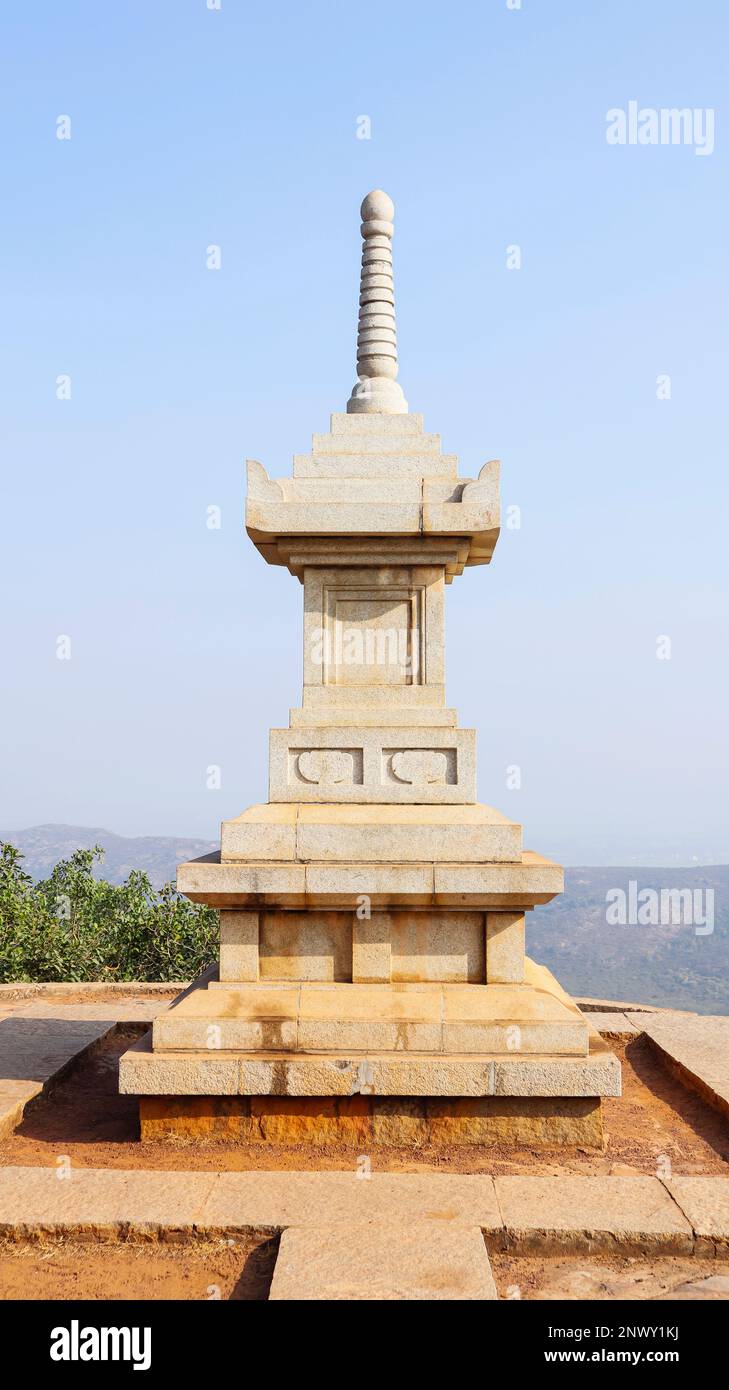 Blick auf Sutra Stupa in der Nähe von Vishwa Shanti Stupa, Rajgir, Nalanda, Bihar, Indien Stockfoto