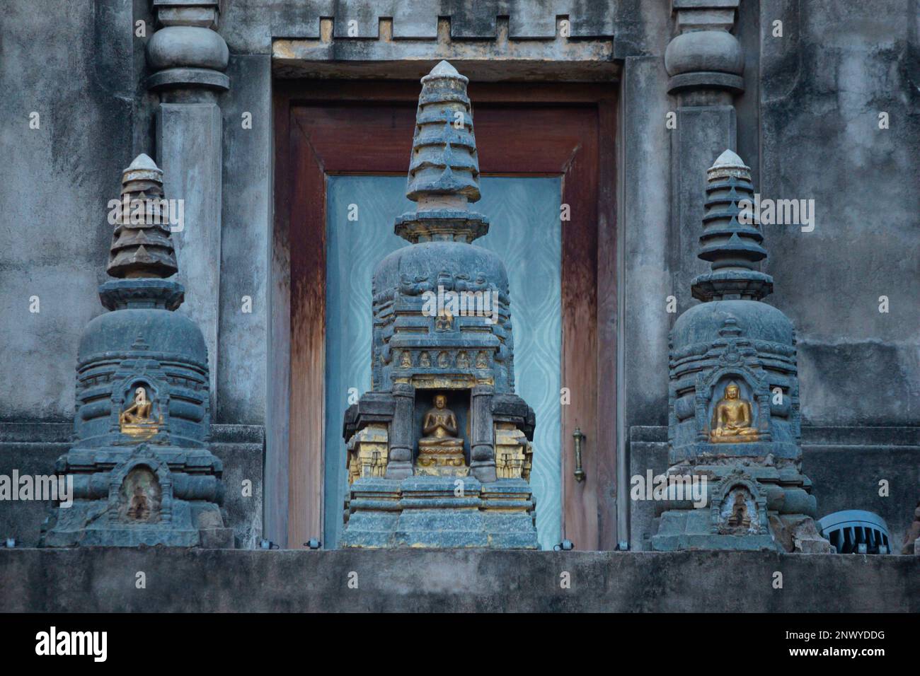 Kleine Stupas auf dem Mahabodhi Tempel, Bodh Gaya, Bihar, Indien Stockfoto
