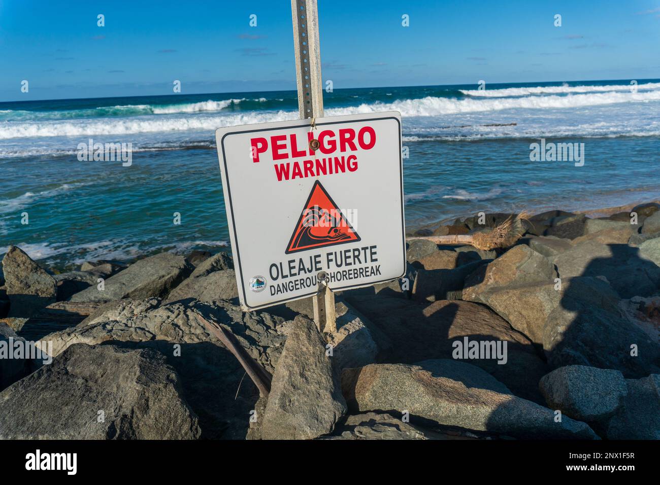 Schild für gefährliche Strände am Strand in Piñones Loiza Puerto Rico Stockfoto Schild für gefährliche Strände am Strand in Piñones Loiza Puerto Rico Stockfoto