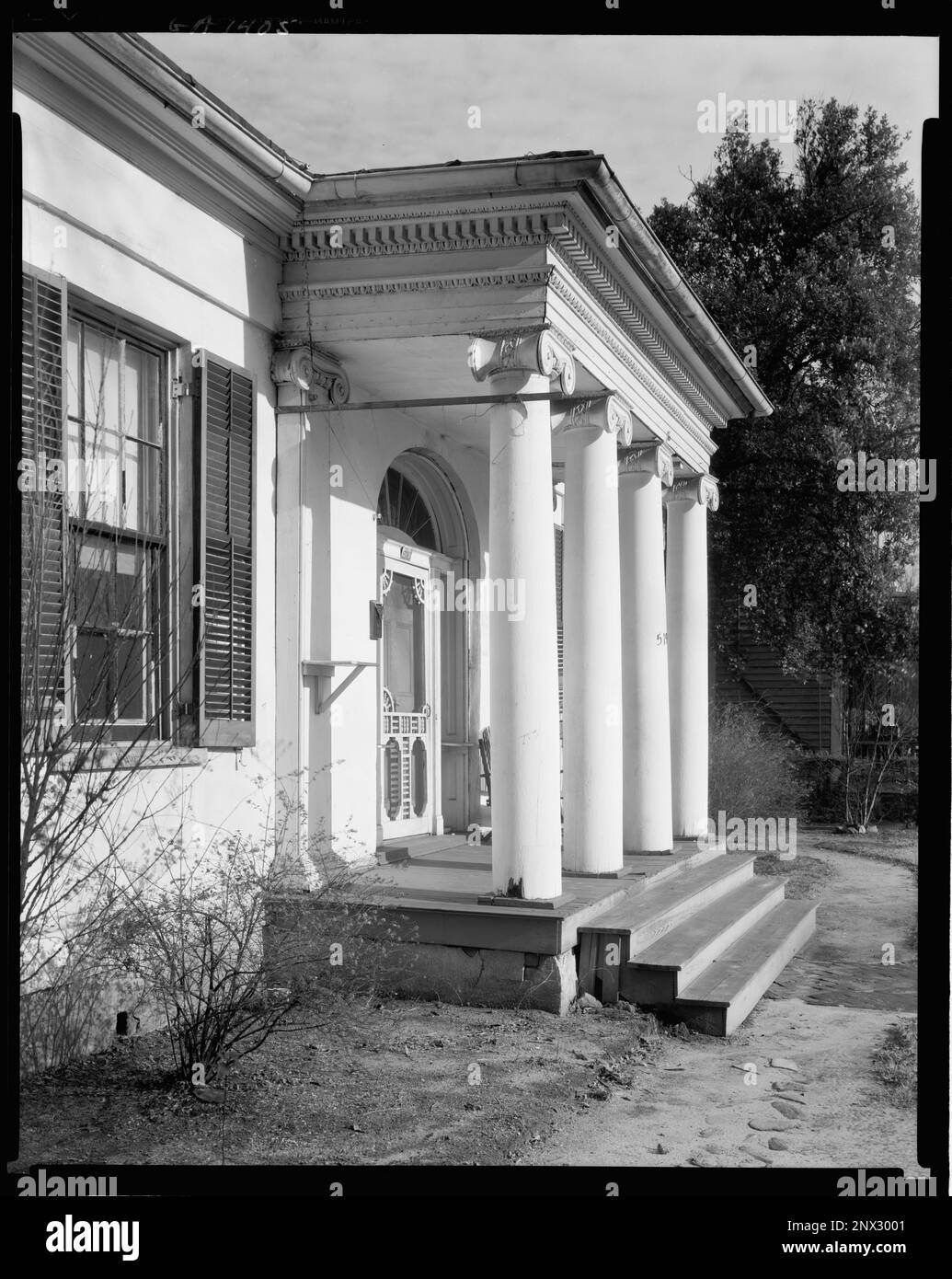 Jerry Cowles House, 519 Walnut Street, Macon, Bibb County, Georgia. Carnegie Survey of the Architecture of the South (Carnegie-Umfrage zur Architektur des Südens). Vereinigte Staaten, Georgia, Bibb County, Macon, Häuser, Veranden, Säulen, Großbuchstaben, Säulen. Stockfoto Jerry Cowles House, 519 Walnut Street, Macon, Bibb County, Georgia. Carnegie Survey of the Architecture of the South (Carnegie-Umfrage zur Architektur des Südens). Vereinigte Staaten, Georgia, Bibb County, Macon, Häuser, Veranden, Säulen, Großbuchstaben, Säulen. Stockfoto