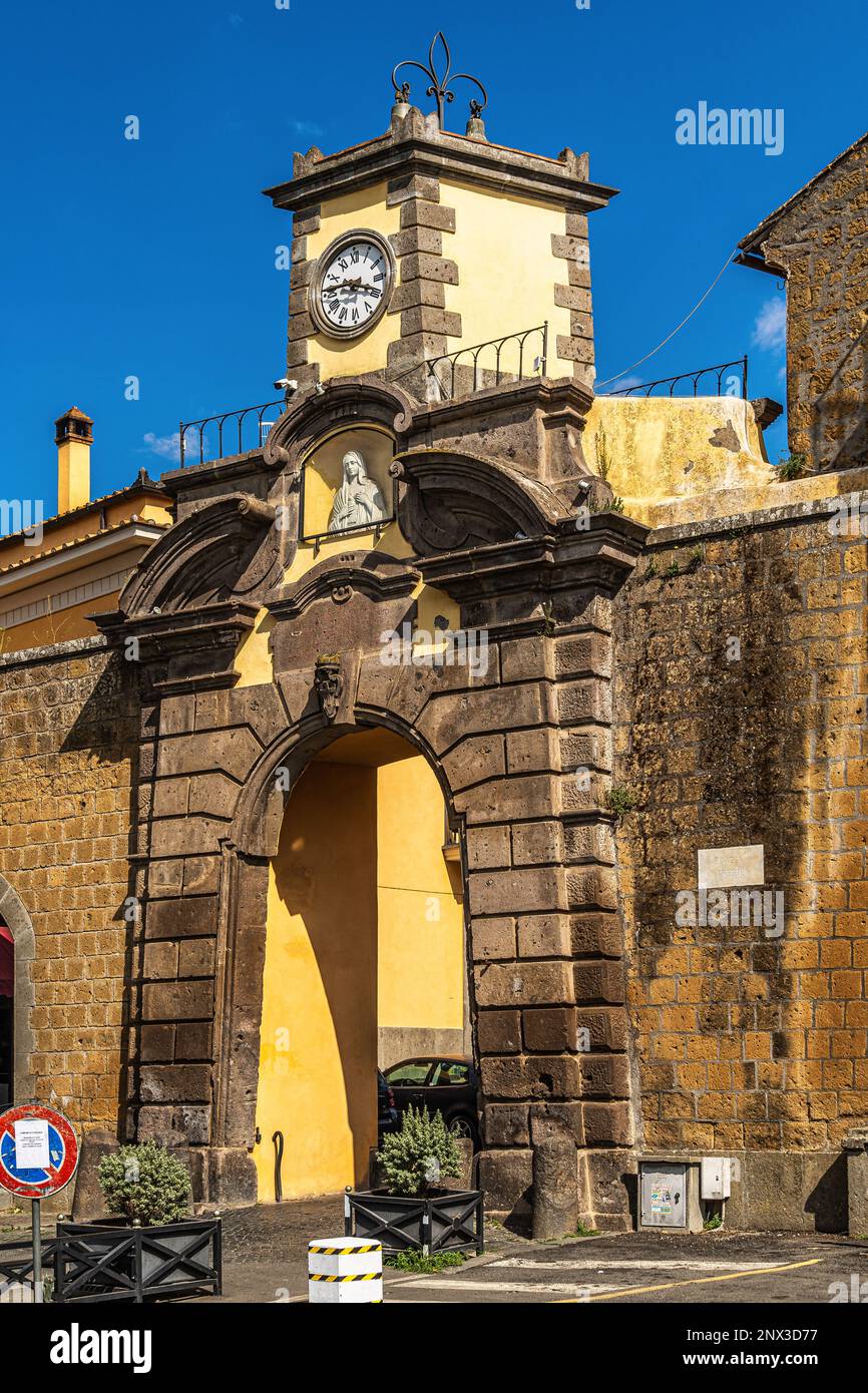Porta di Poggio ist eines der Eingangstore zur mittelalterlichen Zitadelle von Toskana, Provinz Viterbo, Latium, Italien, Europa Stockfoto
