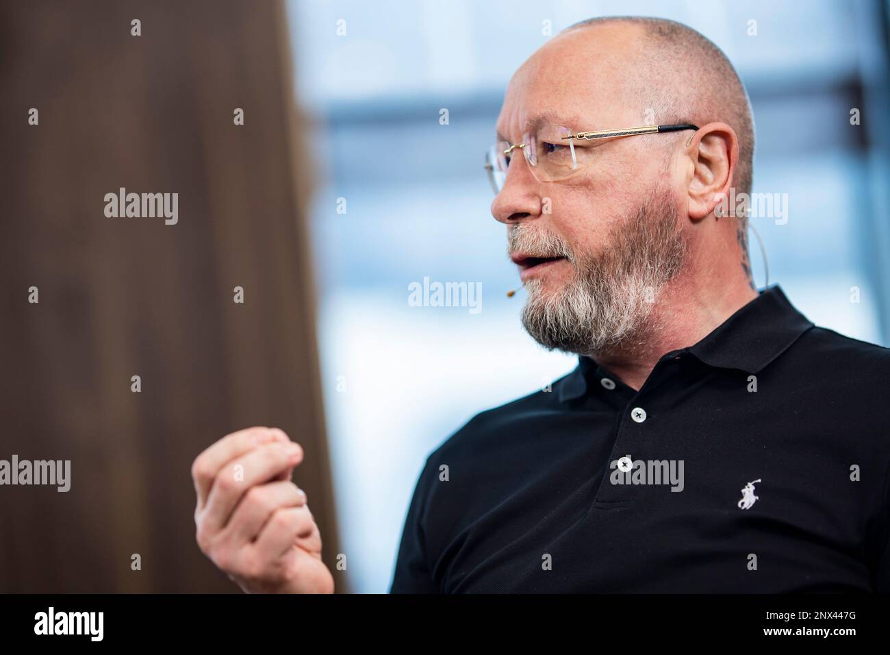 Stuttgart, Deutschland. 27. Februar 2023. Uwe Hück nimmt an einem Interview Teil. Kredit: Tom Weller/dpa/Alamy Live News Stockfoto