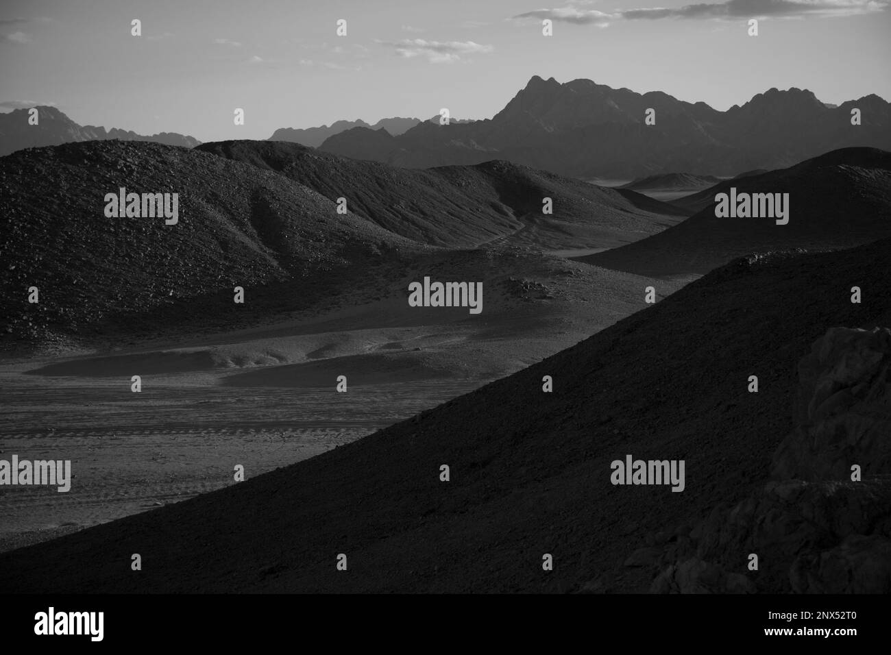 Schwarz-Weiß - Berge in der östlichen Wüste, Eggypt Stockfoto