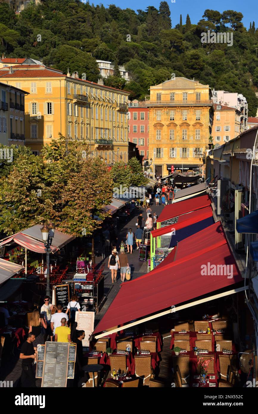 Nizza, Frankreich, 2019. Blick aus der Vogelperspektive auf den Stadtplatz und den Markt von Cours Saleya. Quelle: Vuk Valcic / Alamy Stockfoto