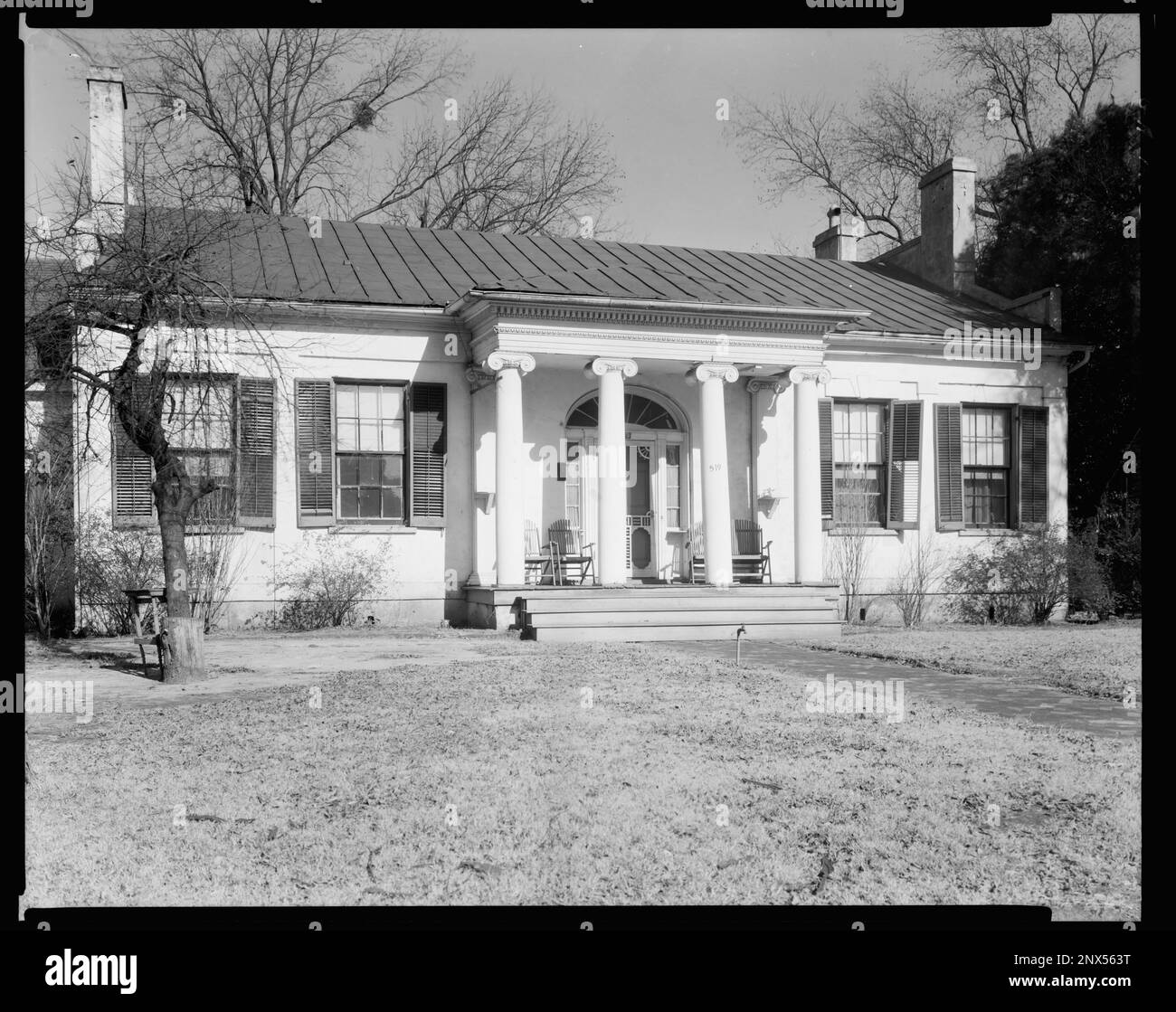 Jerry Cowles House, 519 Walnut Street, Macon, Bibb County, Georgia. Carnegie Survey of the Architecture of the South (Carnegie-Umfrage zur Architektur des Südens). Vereinigte Staaten, Georgia, Bibb County, Macon, Häuser, Säulen, Großbuchstaben, Säulen, Porches. Stockfoto Jerry Cowles House, 519 Walnut Street, Macon, Bibb County, Georgia. Carnegie Survey of the Architecture of the South (Carnegie-Umfrage zur Architektur des Südens). Vereinigte Staaten, Georgia, Bibb County, Macon, Häuser, Säulen, Großbuchstaben, Säulen, Porches. Stockfoto