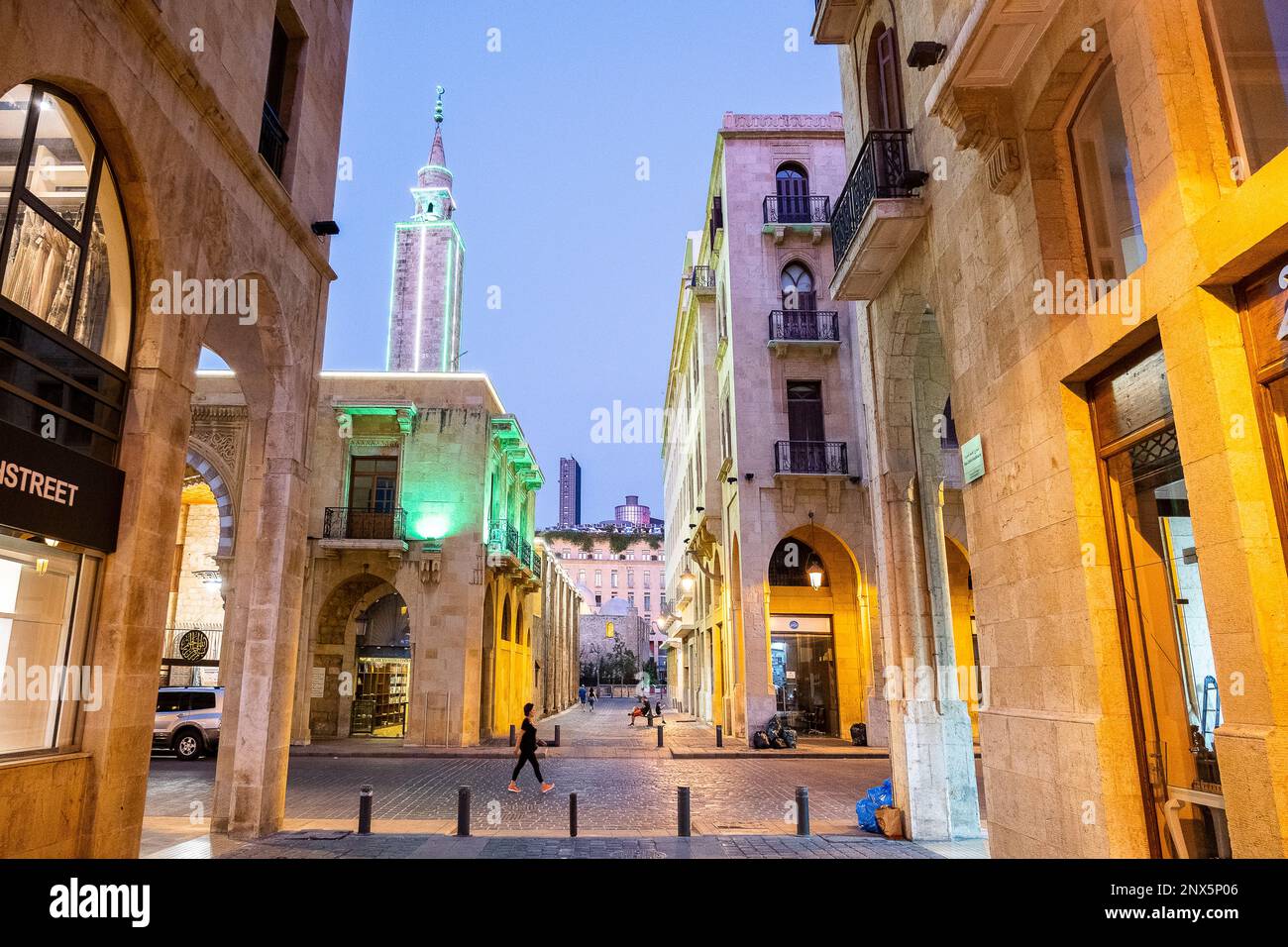 El Omari Moschee Straße, im Hintergrund Al-Omari-Moschee, Downtown, Beirut, Libanon Stockfoto