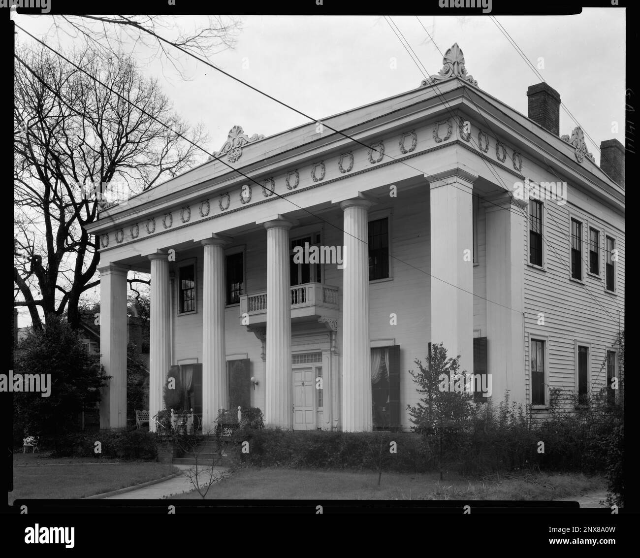 Ralph Small House, 115 Rogers Ave., Macon, Bibb County, Georgia. Carnegie Survey of the Architecture of the South (Carnegie-Umfrage zur Architektur des Südens). Vereinigte Staaten, Georgia, Bibb County, Macon, Säulen, Porticoes, Porches, Balkons, Häuser. Stockfoto Ralph Small House, 115 Rogers Ave., Macon, Bibb County, Georgia. Carnegie Survey of the Architecture of the South (Carnegie-Umfrage zur Architektur des Südens). Vereinigte Staaten, Georgia, Bibb County, Macon, Säulen, Porticoes, Porches, Balkons, Häuser. Stockfoto