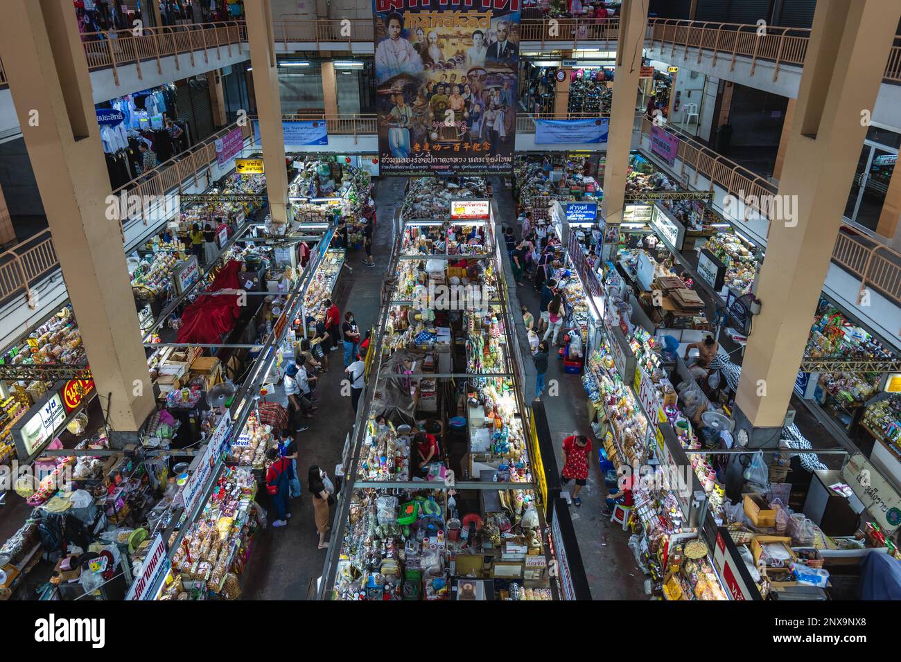 12. Februar 2023: Waroros Market, lokal bekannt als Kad Luang, in chiang Mai gilt als der größte und bekannteste Markt, auf dem lokale Speisen verkauft werden Stockfoto