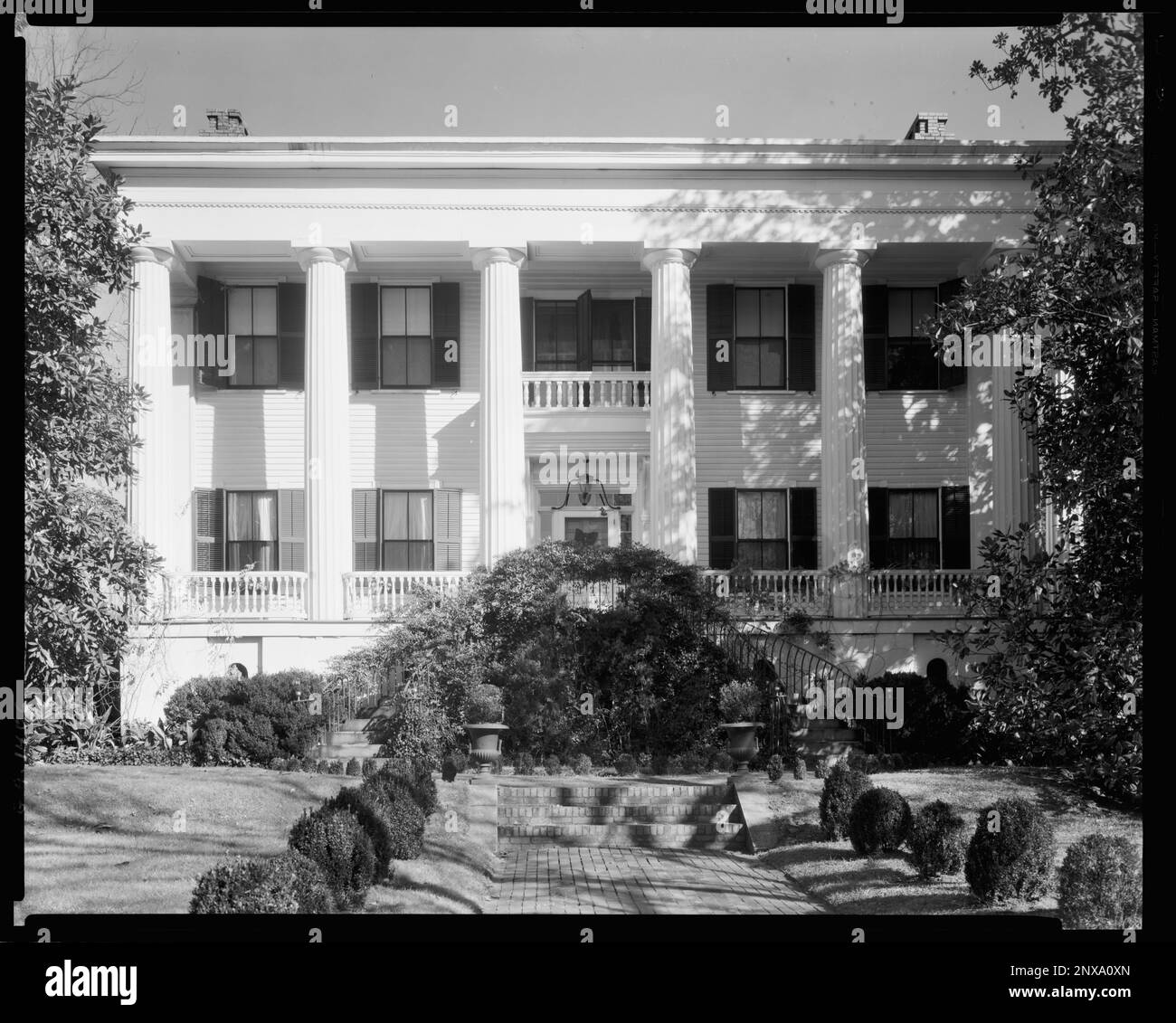 Thaddeus Goode Holt Peeler House, Macon, Bibb County, Georgia. Carnegie Survey of the Architecture of the South (Carnegie-Umfrage zur Architektur des Südens). Vereinigte Staaten, Georgia, Bibb County, Macon, Häuser, Säulen, Säulen, Veranden, Balkone. Stockfoto Thaddeus Goode Holt Peeler House, Macon, Bibb County, Georgia. Carnegie Survey of the Architecture of the South (Carnegie-Umfrage zur Architektur des Südens). Vereinigte Staaten, Georgia, Bibb County, Macon, Häuser, Säulen, Säulen, Veranden, Balkone. Stockfoto