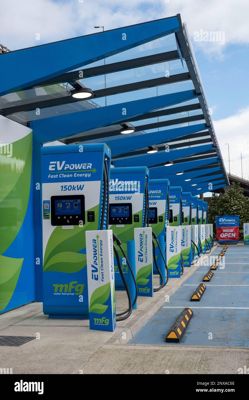 Mehrere Ladestationen, EV-Ladestation Glasgow Airport, Glasgow, Großbritannien Stockfoto
