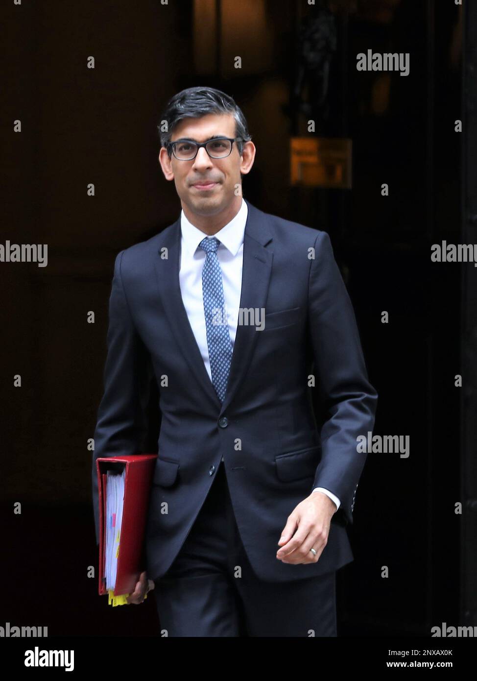 London, Vereinigtes Königreich, 1. März 2023, verlässt der britische Premierminister Rishi Sunak die Downing Street Nr. 10, um an den wöchentlichen PMQ-Fragen des Premierministers im Parlament teilzunehmen. Kredit: Uwe Deffner / Alamy Live News. Stockfoto London, Vereinigtes Königreich, 1. März 2023, verlässt der britische Premierminister Rishi Sunak die Downing Street Nr. 10, um an den wöchentlichen PMQ-Fragen des Premierministers im Parlament teilzunehmen. Kredit: Uwe Deffner / Alamy Live News. Stockfoto