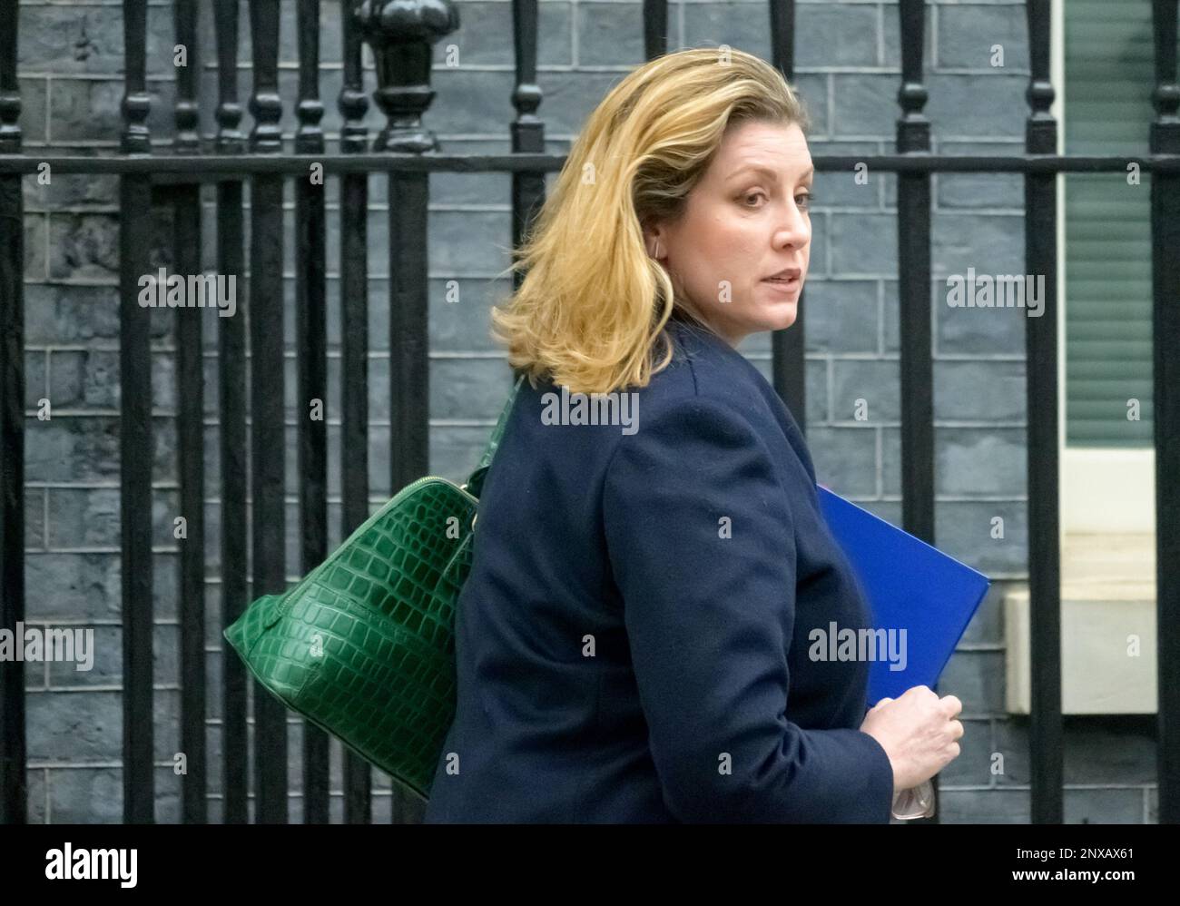 Penny Mordaunt MP (Lord President of the Council, Leader of the House of Commons) verlässt Downing Street nach einer Kabinettssitzung am 27. Februar 2023. Stockfoto