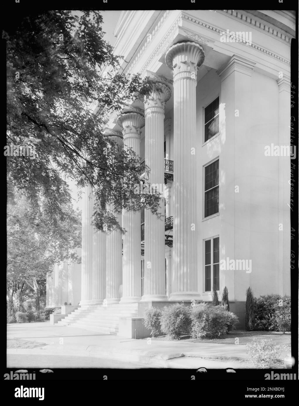State Capitol, Montgomery, Montgomery County, Alabama. Carnegie Survey of the Architecture of the South (Carnegie-Umfrage zur Architektur des Südens). Vereinigte Staaten, Alabama, Montgomery County, Montgomery, Capitols, Säulen, Porticoes, Porches, Capitals, Columns. Stockfoto