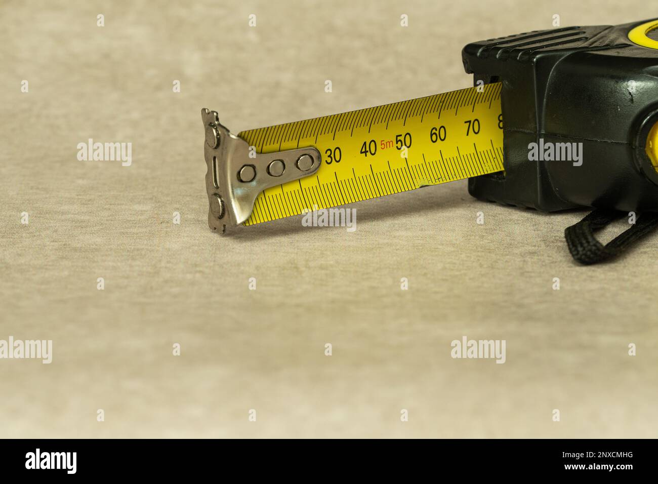 Selbstaufziehendes metrisches Maßband Stockfoto