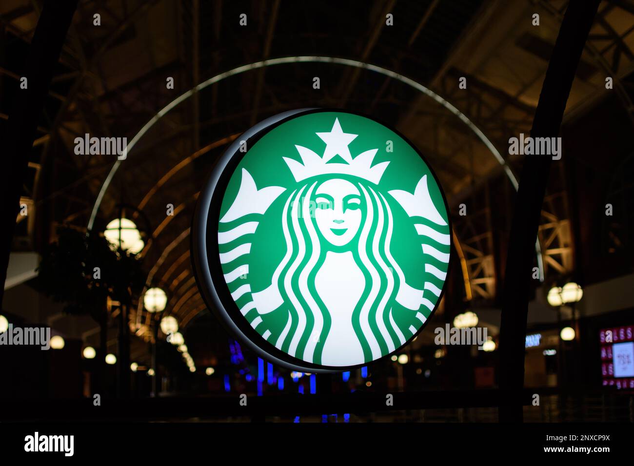 Starbucks-Schild an der Küste von Kapstadt Stockfoto