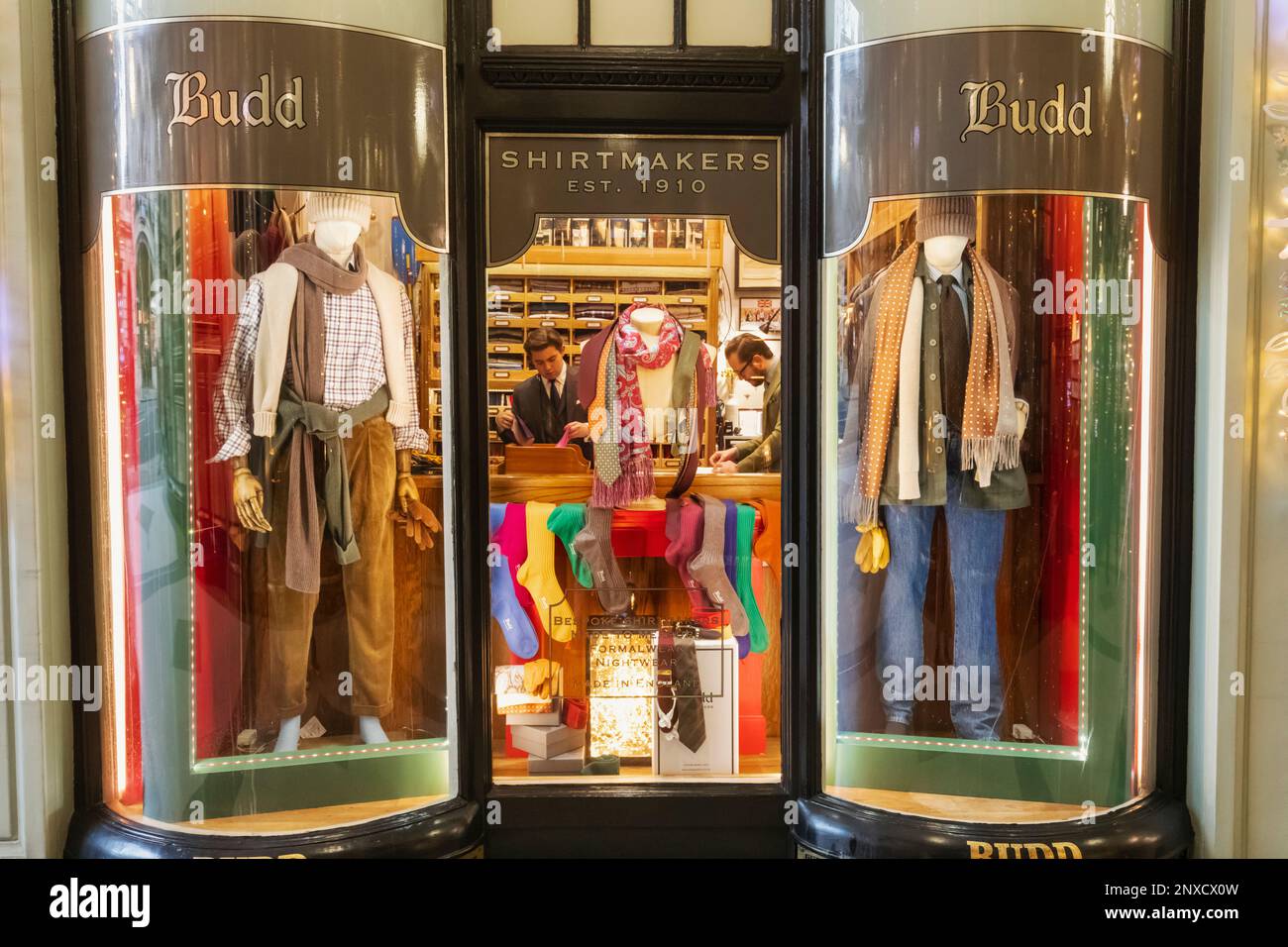 England, London, Piccadilly, Piccadilly Arcade, Shop Windows Stockfoto