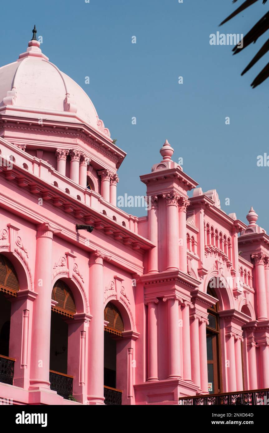 Das größte denkmalgeschützte Gebäude in Dhaka, Bangladesch, ist bekannt als „Ahsan Manzil“ Stockfoto