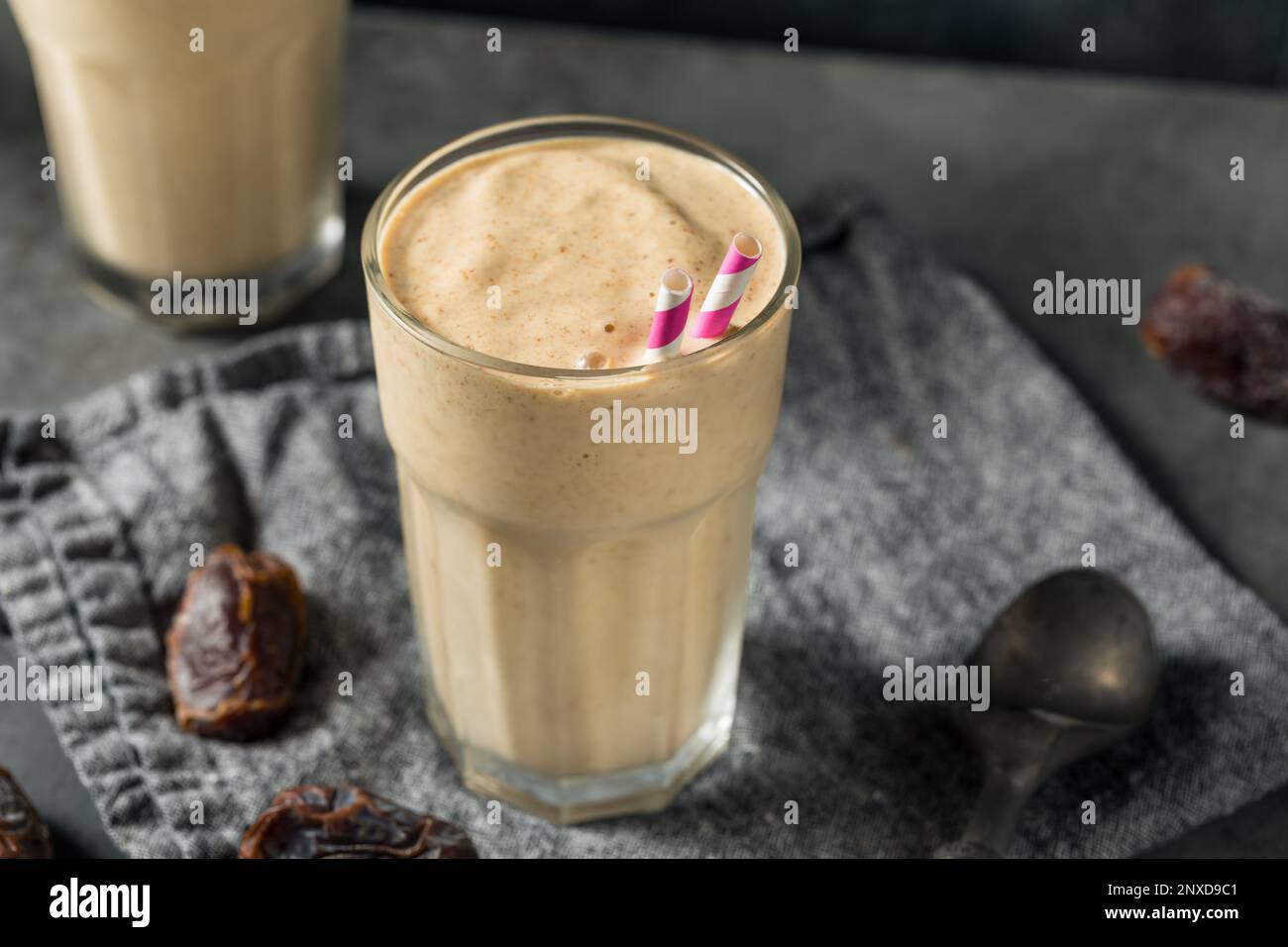 Hausgemachter Sweet Date Milkshake mit Eiscreme Stockfoto