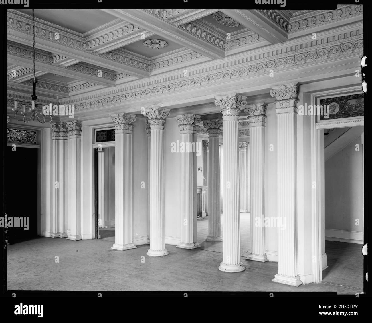 Gaineswood, Demopolis, Marengo County, Alabama. Carnegie Survey of the Architecture of the South (Carnegie-Umfrage zur Architektur des Südens). Vereinigte Staaten, Alabama, Marengo County, Demopolis, Großbuchstaben, Säulen, Innenräume, Kassen, Decken. Stockfoto