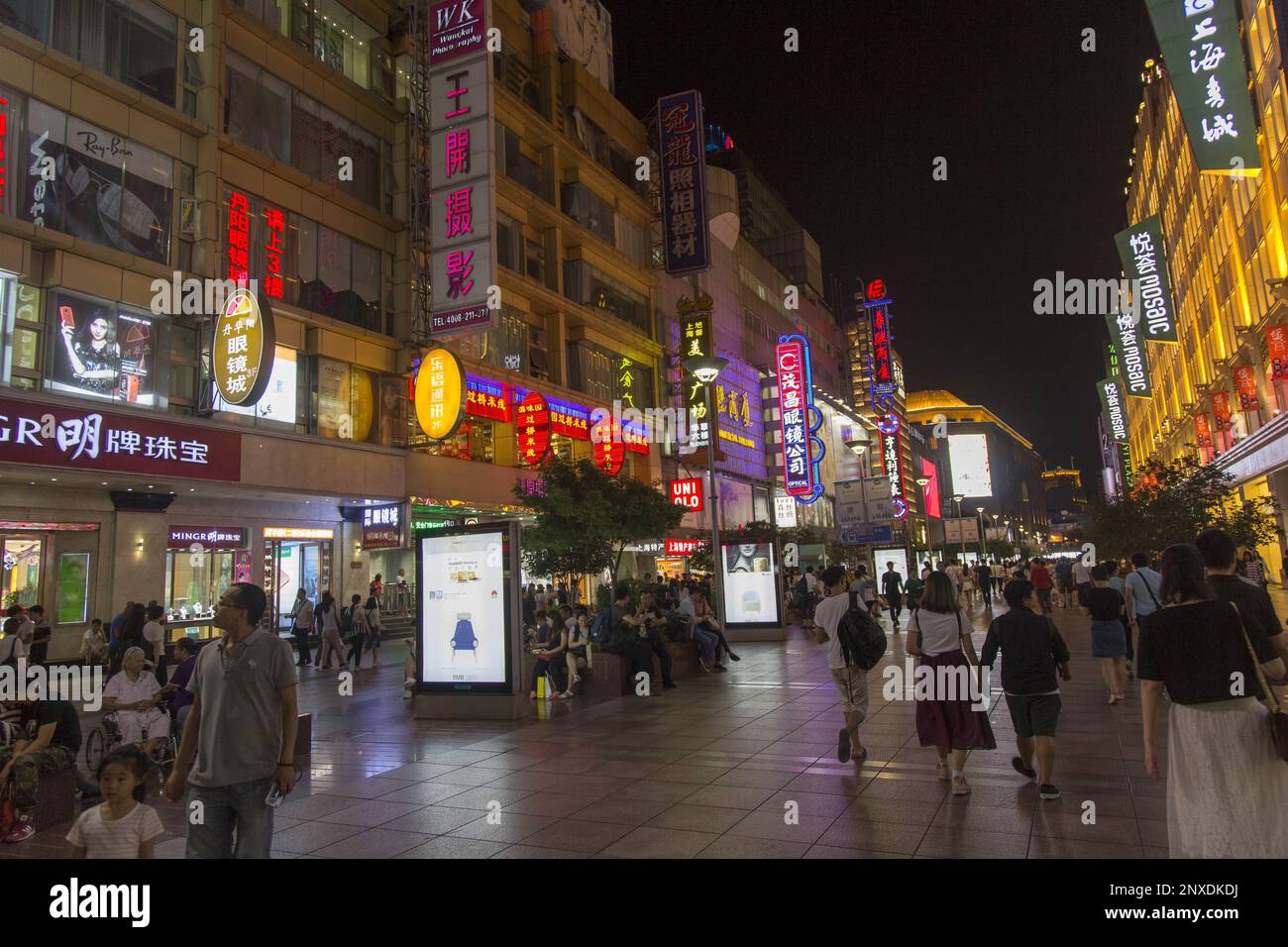 Nanjing Road in Shanghai in der Nacht Stockfoto