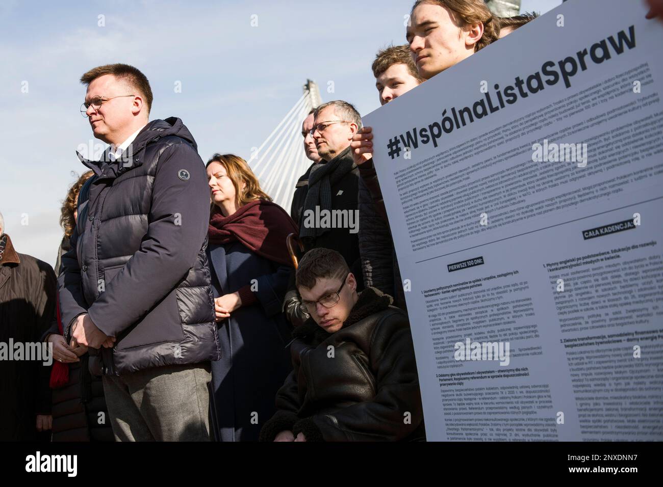 Szymon Holownia, Anführer der politischen Partei Polska 2050 (Polen 2050) während der Pressekonferenz. Während einer Pressekonferenz in Warschau gaben die Führer der Polska-2050-Partei (Polen 2050) - Szymon Holownia und der PSL (Polnische Volkspartei) - Wladyslaw Kosiniak-Kamysz einen gemeinsamen Start bei den Parlamentswahlen im Herbst bekannt und stellten ihr Programm namens "Gemeinsame Liste der Angelegenheiten" (Wspolna Lista Spraw) vor. Stockfoto