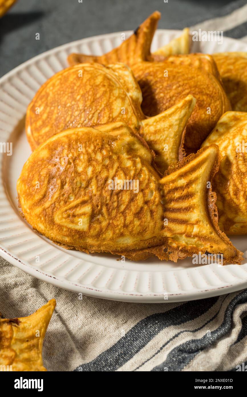 Hausgemachtes japanisches Taiyaki-Fischteiggebäck mit Bohnenfrikat Stockfoto