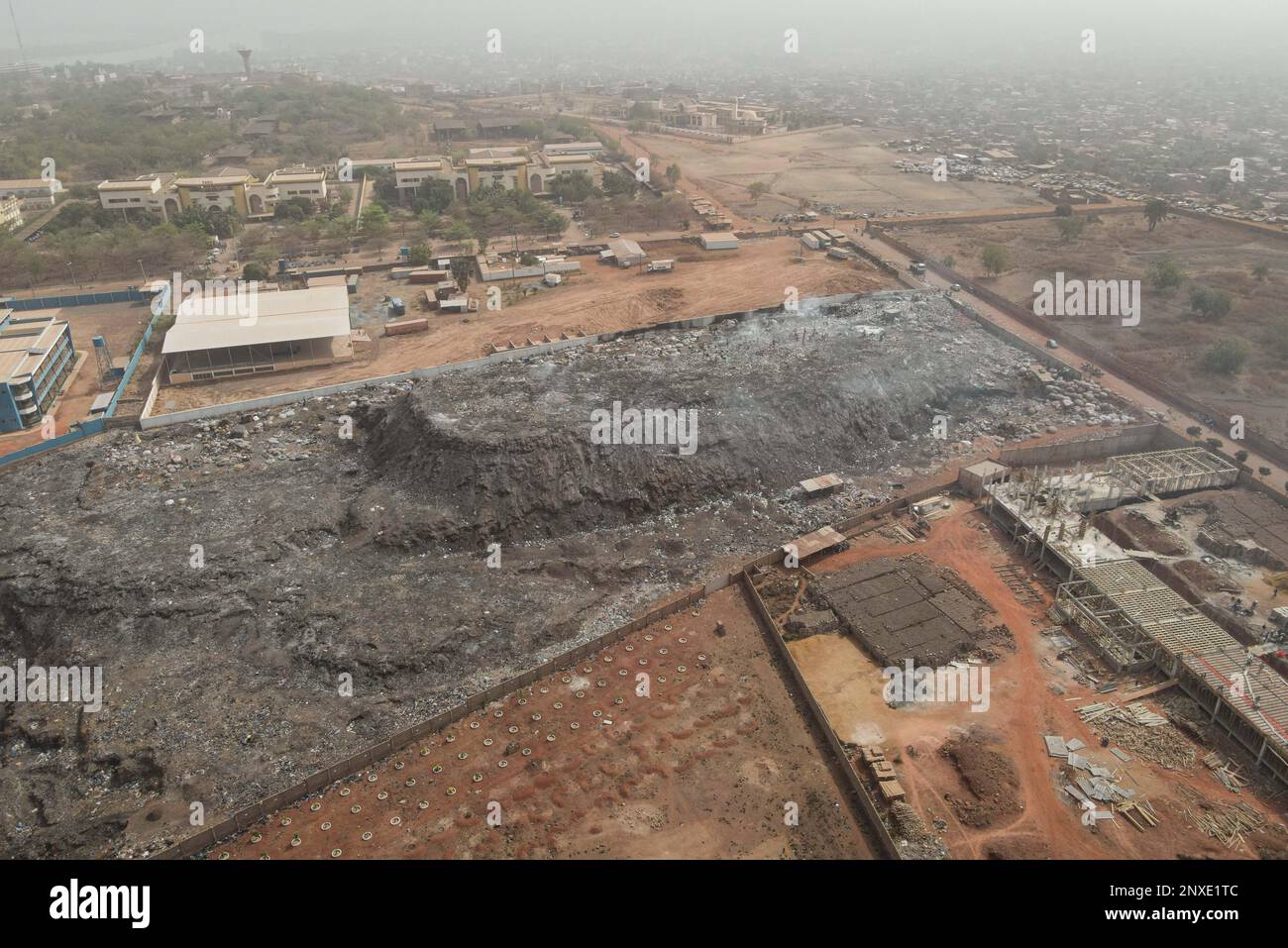 Nicolas Remene / Le Pictorium - Bamako - Mali: Urbanisierung, Entwicklung und Klimawandel - 19/2/2021 - Mali / Bamako District / Bamako - Hund Stockfoto