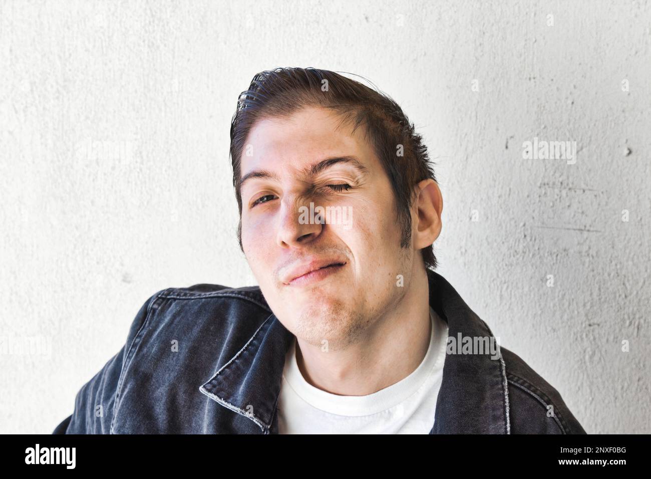 Combed back hair -Fotos und -Bildmaterial in hoher Auflösung – Alamy