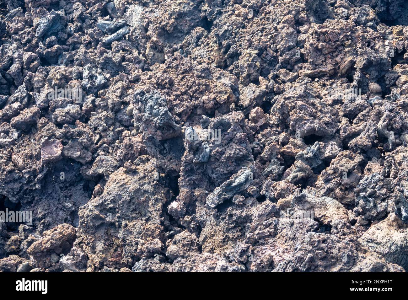 Eine Vielzahl von Formen basaltverfestigter Lava (Klinker, Block-Lava): hawaiianisch ist die wichtigste Art von Lava (aa-Lava), die aus flüssigem Mantelgestein (Magma) ausgebrochen ist. S Stockfoto
