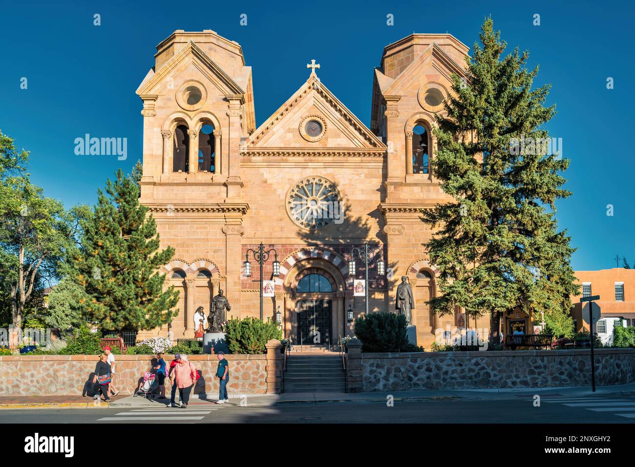 St. Francis Cathedral im Zentrum von Santa Fe, New Mexico, USA. Stockfoto