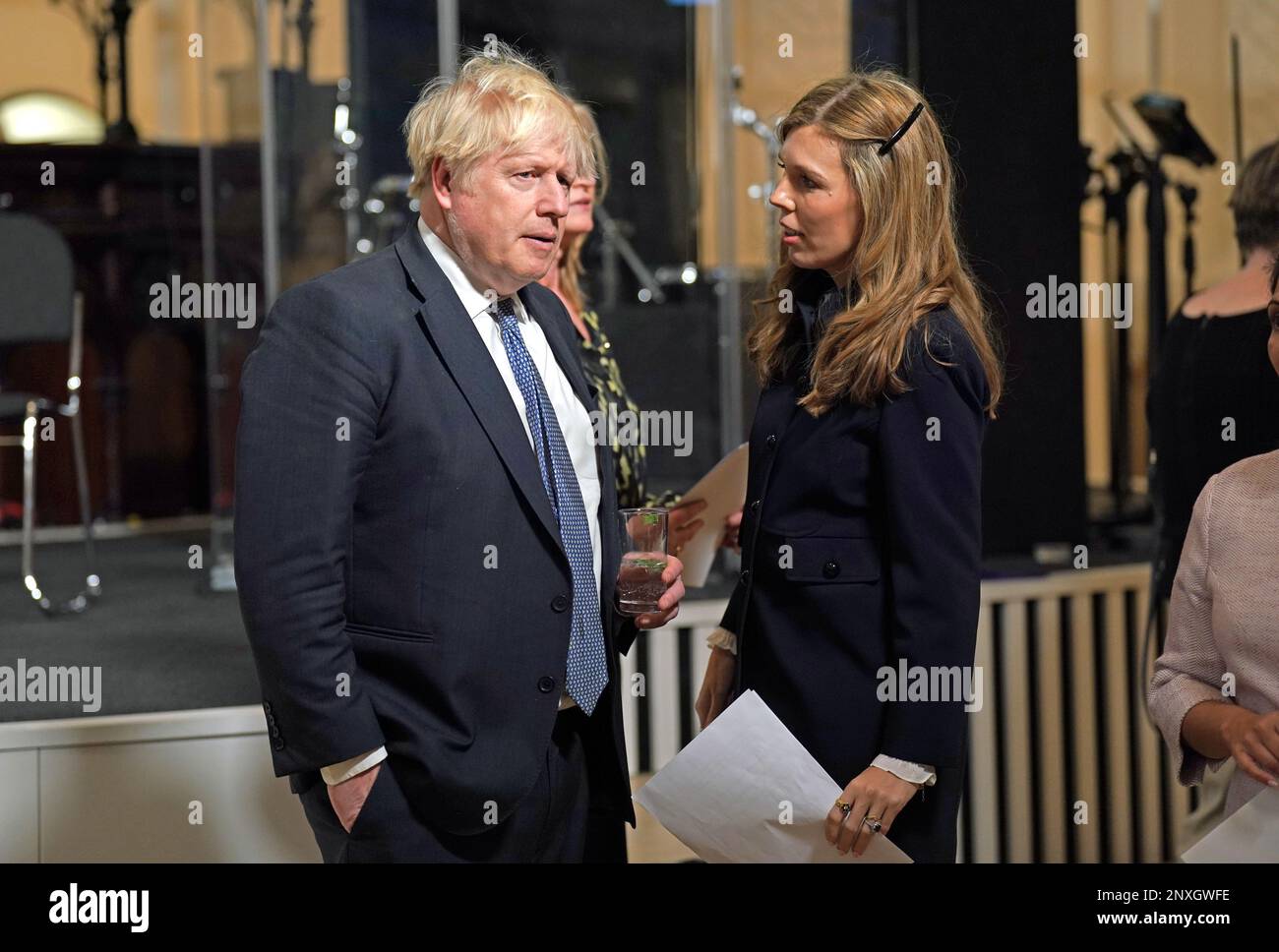 Ehemaliger Premierminister Boris Johnson und Ehefrau Carrie in Westminster, London, für die Einleitung einer Kampagne zur Verhinderung der Freilassung von Robert Brown. Bilddatum: Mittwoch, 1. März 2023. Stockfoto