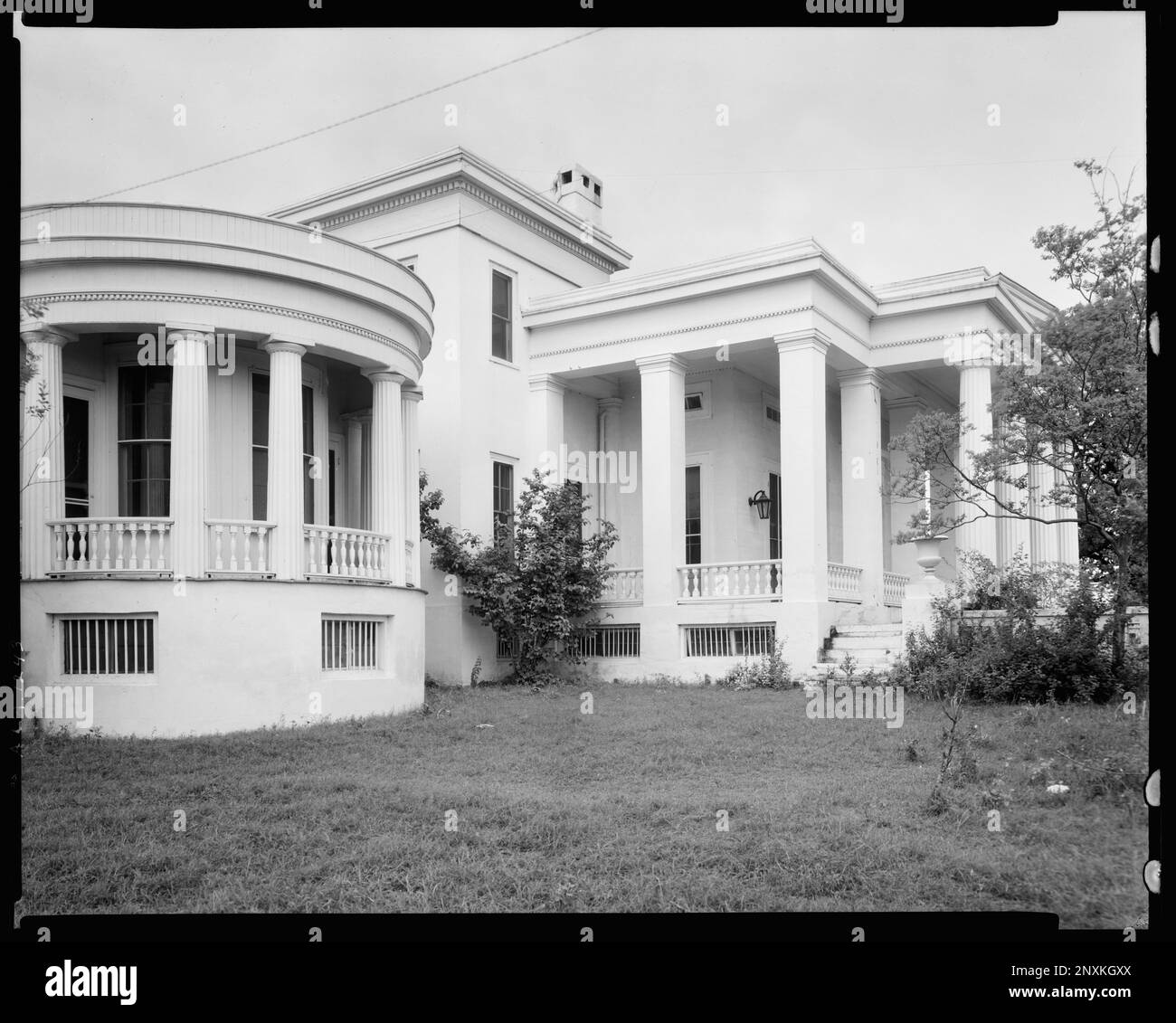 Gaineswood, Demopolis, Marengo County, Alabama. Carnegie Survey of the Architecture of the South (Carnegie-Umfrage zur Architektur des Südens). Vereinigte Staaten, Alabama, Marengo County, Demopolis, Porticoes, Porches, Handgeländer. Stockfoto