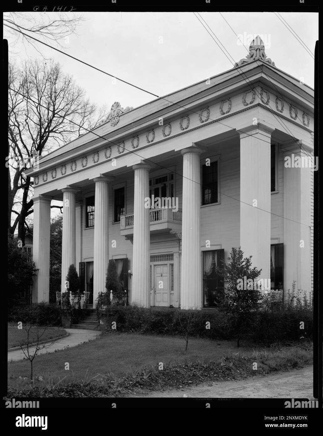 Ralph Small House, 115 Rogers Ave., Macon, Bibb County, Georgia. Carnegie Survey of the Architecture of the South (Carnegie-Umfrage zur Architektur des Südens). Vereinigte Staaten, Georgia, Bibb County, Macon, Säulen, Porticoes, Porches, Häuser. Stockfoto Ralph Small House, 115 Rogers Ave., Macon, Bibb County, Georgia. Carnegie Survey of the Architecture of the South (Carnegie-Umfrage zur Architektur des Südens). Vereinigte Staaten, Georgia, Bibb County, Macon, Säulen, Porticoes, Porches, Häuser. Stockfoto