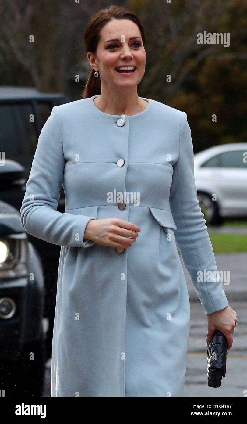 Britain's Kate, Duchess of Cambridge, arrives to meet patients and staff at the Mother and Baby unit at the Bethlem Royal Hospital in south London, Wednesday, Jan. 24, 2018. The Duke and Duchess of Cambridge are expected to have their third baby in April 2018. (Hannah McKay/Pool Photo via AP) Stockfoto