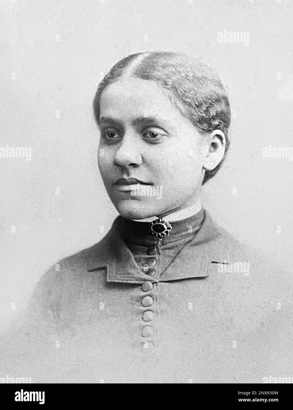 Porträt von Consuelo Clark-Stewart (1860-1910) als Medizinstudent in Boston. Sie war die erste Schwarze Amerikanerin, die in Ohio Medizin praktizierte. Schrankkartenfoto von Amory Nelson Hardy, 2. Januar 1884./n Stockfoto