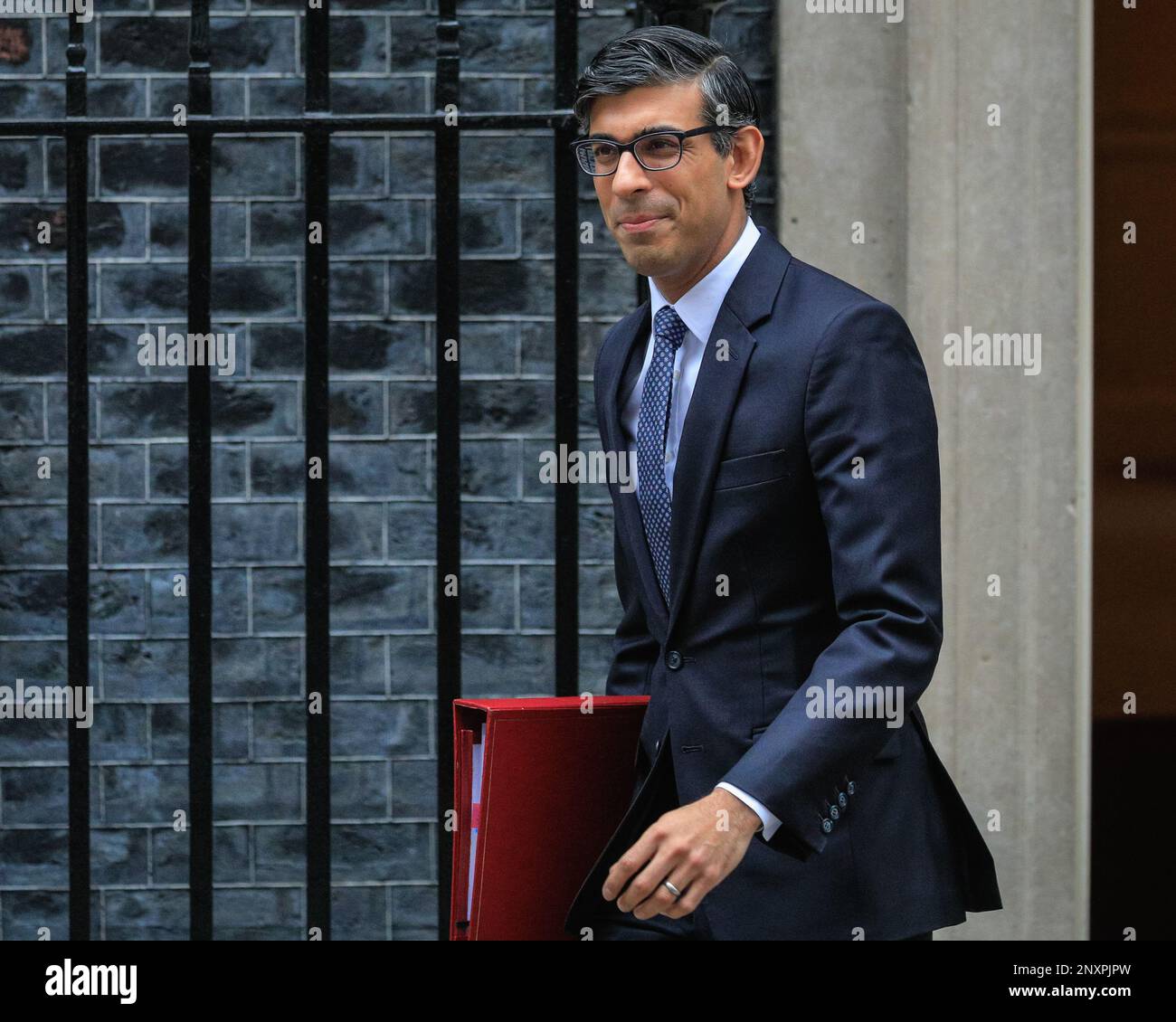 London, Großbritannien. 01. März 2023. Rishi Sunak, Parlamentsabgeordneter, Premierminister des Vereinigten Königreichs, verlässt die Downing Street 10, um heute im Parlament an den Fragen des Premierministers teilzunehmen. Kredit: Imageplotter/Alamy Live News Stockfoto