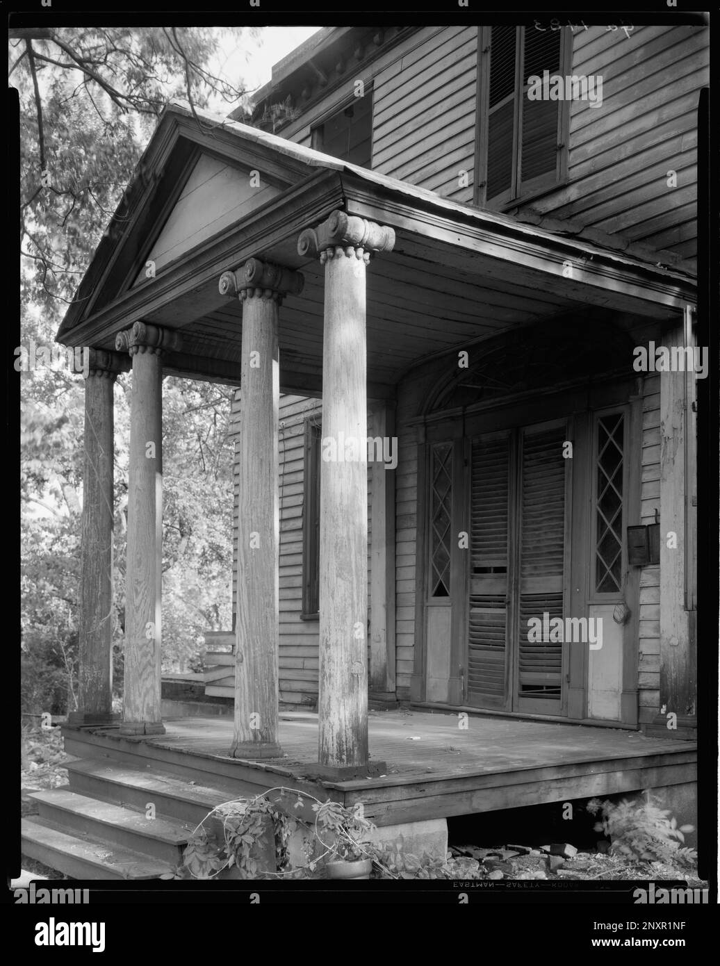 Lesen Sie Clayton Townsend House, Greensboro, Greene County, Georgia. Carnegie Survey of the Architecture of the South (Carnegie-Umfrage zur Architektur des Südens). Vereinigte Staaten, Georgia, Greene County, Greensboro, Häuser, Säulen, Veranden, Türen und Türöffnungen. Stockfoto