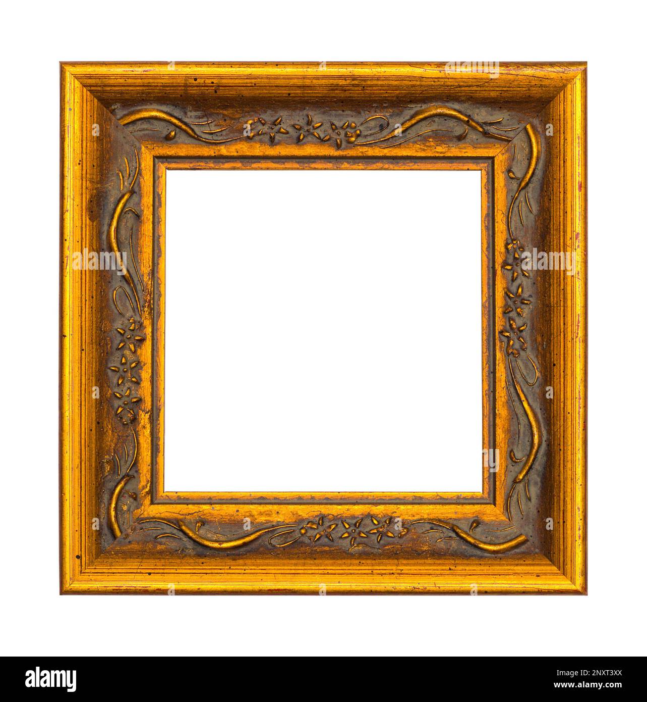 Kunstvoll verzierter goldener Rahmen mit Ausschnitt auf Weiß. Stockfoto