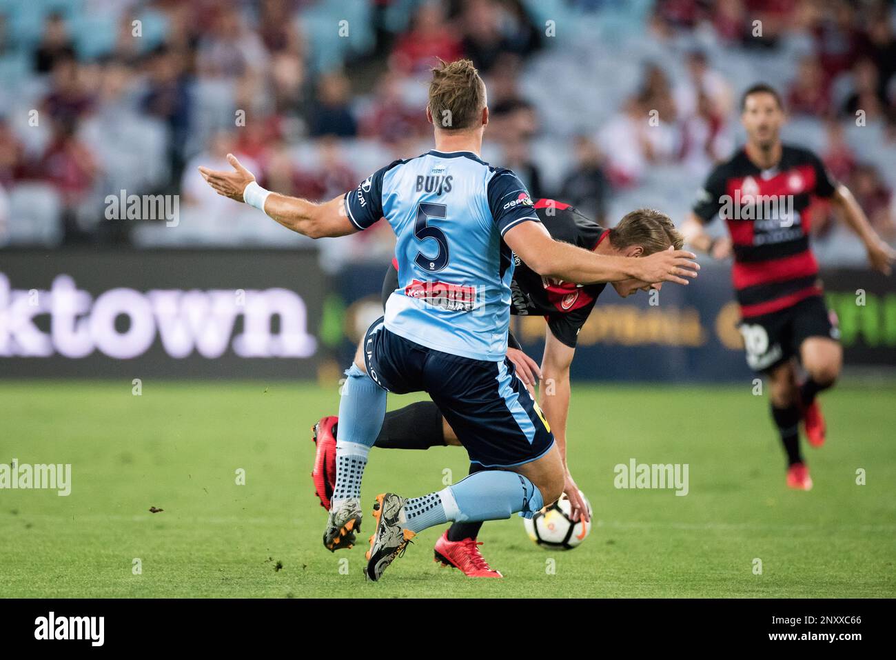 SYDNEY, NSW - DECEMBER 09: Western Sydney Wanderers Lachlan Scott (23) and Sydney FC defender Jordy Buijs (5) at the Hyundai A-League match between Western Sydney Wanderers and Sydney FC on December 09, 2017.(Photo by Steven Markham/Icon Sportswire) (Icon Sportswire via AP Images) Stockfoto