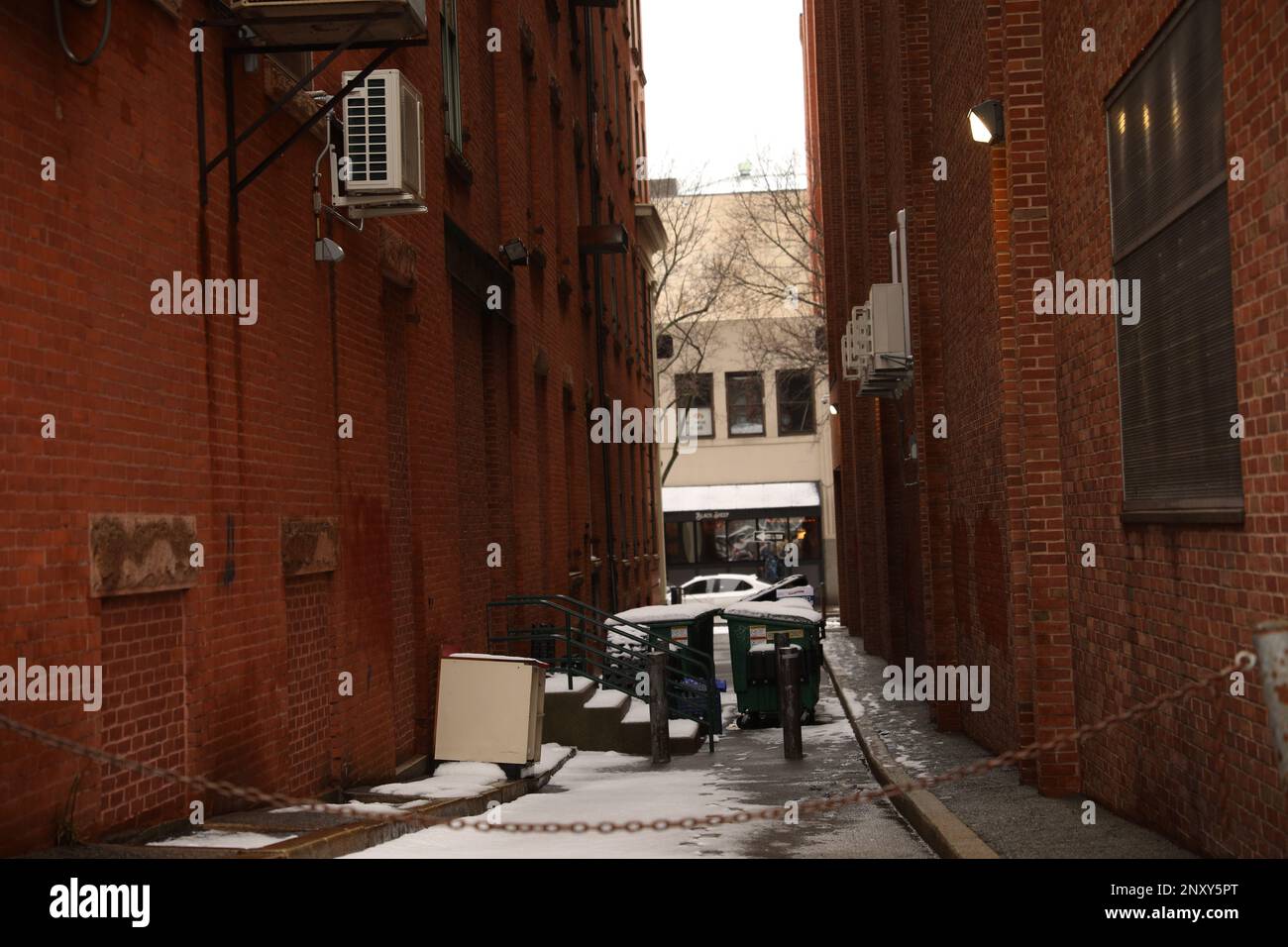 Rhode Island Providence Downtown-Gebäude und städtische Straßen an feuchten, bewölkten Wintertagen mit historischem Blick Stockfoto