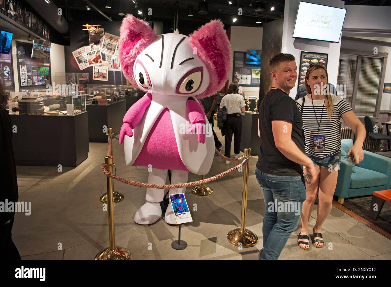 Besucher eines kleinen Museums auf der Sony Studios Tour in Culver City, Kalifornien, USA Stockfoto