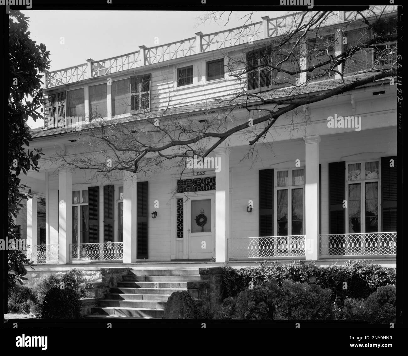 House, Macon, Bibb County, Georgia. Carnegie Survey of the Architecture of the South (Carnegie-Umfrage zur Architektur des Südens). Vereinigte Staaten, Georgia, Bibb County, Macon, Häuser, Säulen, Porticoes, Porches. Stockfoto House, Macon, Bibb County, Georgia. Carnegie Survey of the Architecture of the South (Carnegie-Umfrage zur Architektur des Südens). Vereinigte Staaten, Georgia, Bibb County, Macon, Häuser, Säulen, Porticoes, Porches. Stockfoto