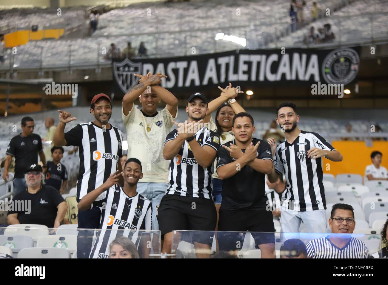 Belo Horizonte, Brasilien, 01. März 2023. Unterstützer von Atletico Mineiro vor dem Spiel zwischen Atletico Mineiro und Carabobo für die zweite Vorstufe von Libertadores 2023 im Mineirao-Stadion am 01. März in Belo Horizonte. Foto: Daniel Castelo Branco/DiaEsportivo/DiaEsportivo/Alamy Live News Stockfoto