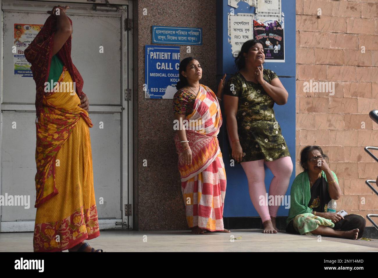 Kalkutta, West Brngal, Indien. 1. März 2023. Der Adenovirus-Ausbruch nimmt im gesamten Bundesstaat einschließlich Kalkutta zu. 8 Kinder sind in den letzten 24 Stunden an diesem Virus gestorben. Etwa 39 Menschen sind in den letzten zwei Monaten an diesem Virus gestorben. Masken und Desinfektionsmittel sind in allen Schulen im ganzen Staat obligatorisch. Die Landesregierung hat eine spezielle Hotline für 24 Stunden eingerichtet. (Kreditbild: © Sayantan Chakraborty/Pacific Press via ZUMA Press Wire) NUR REDAKTIONELLE VERWENDUNG! Nicht für den kommerziellen GEBRAUCH! Stockfoto