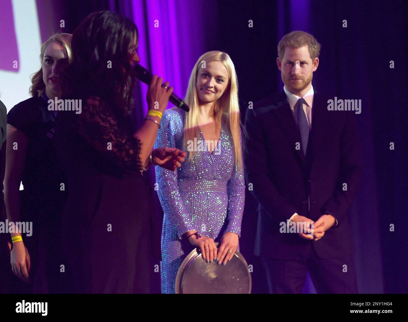 Britain's Prince Harry and Mind Ambassador Fearne Cotton present the award for Best Documentary to the Mind Over Marathon runners on stage at the Virgin Money Giving Mind Media Awards in London, Monday, Nov. 13, 2017. (Stuart C Wilson/Pool Photo via AP) Stockfoto