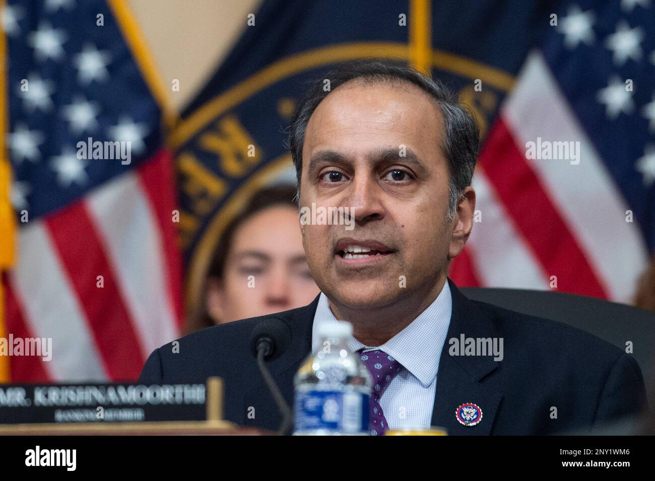 House Select Committee on the Strategic Competition between the United States and the Chinese Communist Party Ranking Member Subramanian Raja Krishnamoorthi (Demokrat von New Jersey) Befragt die Zeugen während der Anhörung des US House Select Committee on the Strategic Competition between the United States and the Chinese Communist Party âThe Chinese Communist Partyâs Threat to Americaâ im Cannon House Office Building auf Capitol Hill in Washington, DC, Dienstag, 28. Februar 2023. Kredit: Rod Lamkey/CNP Stockfoto