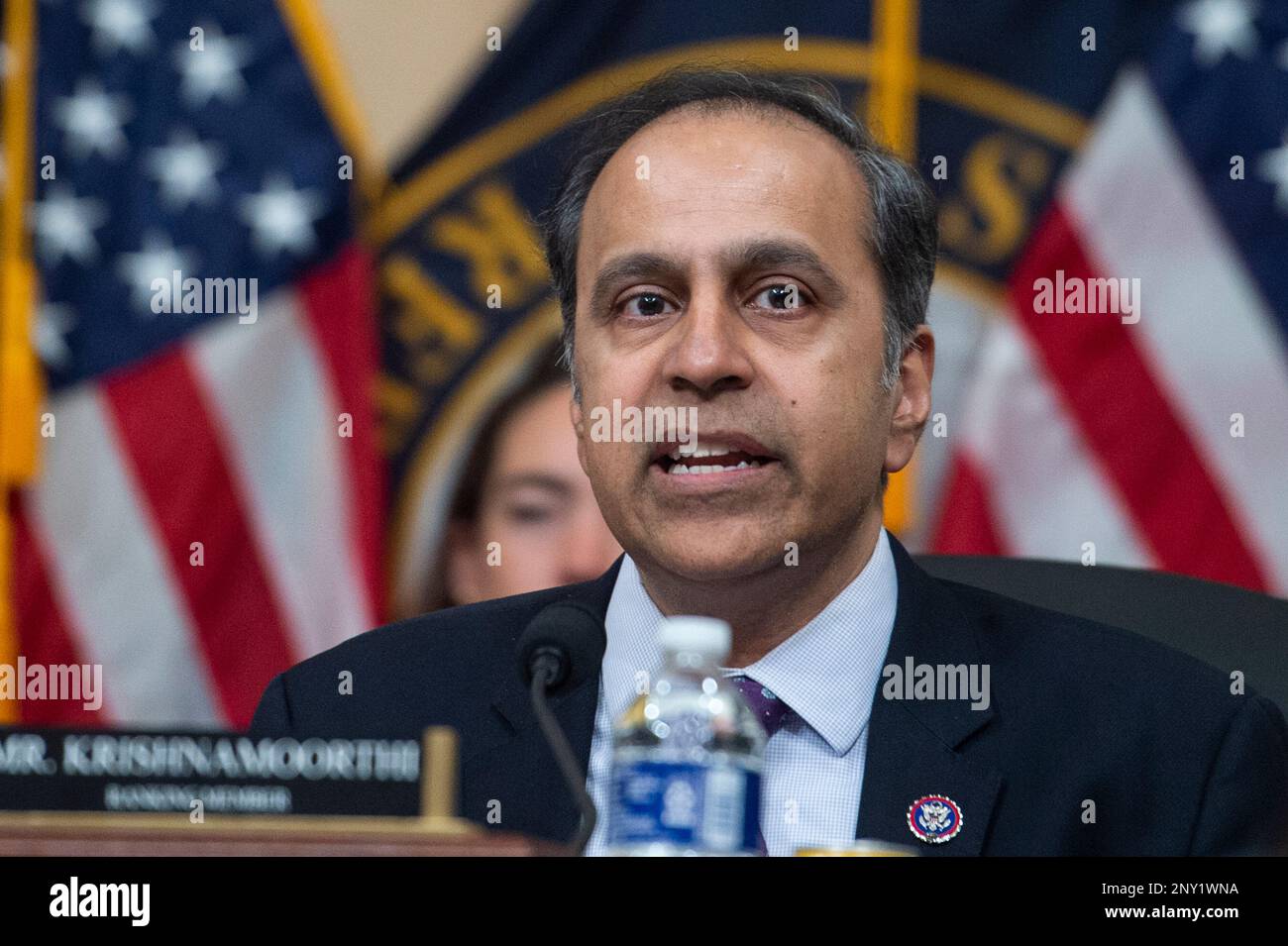 House Select Committee on the Strategic Competition between the United States and the Chinese Communist Party Ranking Member Subramanian Raja Krishnamoorthi (Demokrat von New Jersey) Befragt die Zeugen während der Anhörung des US House Select Committee on the Strategic Competition between the United States and the Chinese Communist Party âThe Chinese Communist Partyâs Threat to Americaâ im Cannon House Office Building auf Capitol Hill in Washington, DC, Dienstag, 28. Februar 2023. Kredit: Rod Lamkey/CNP Stockfoto